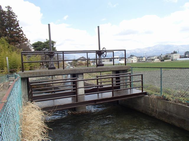 写真｜水門開閉機